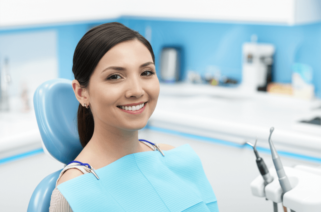 Paciente feliz después de tratamiento dental en Clínica Dental La Paterna Las Palmas